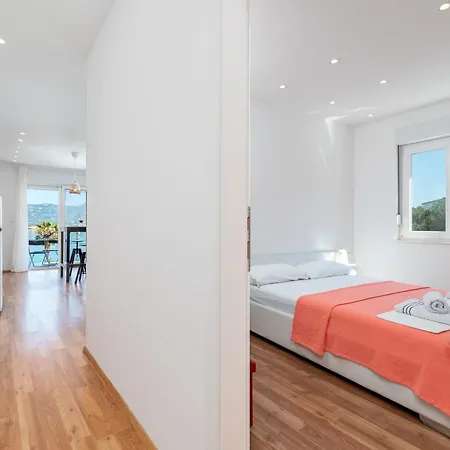 Lotus トロギール