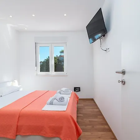 Lotus アパート *