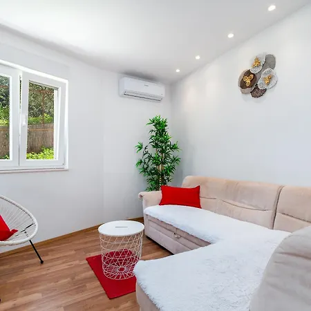 アパート Lotus *