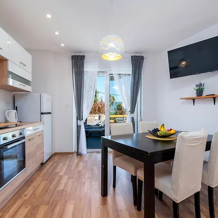 アパート Lotus *