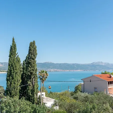 Lotus トロギール