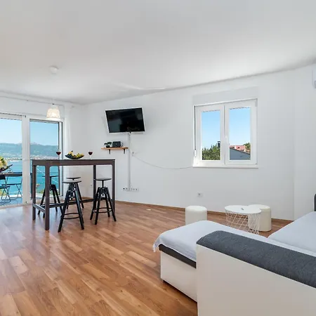 Lotus * トロギール