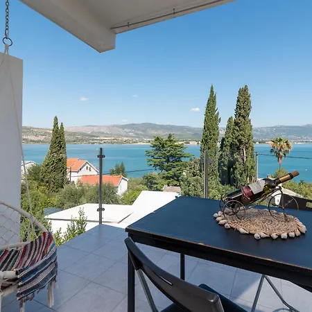 アパート Lotus *