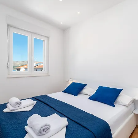 Lotus アパート *