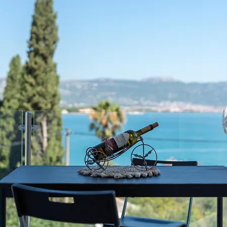 Lotus アパート トロギール