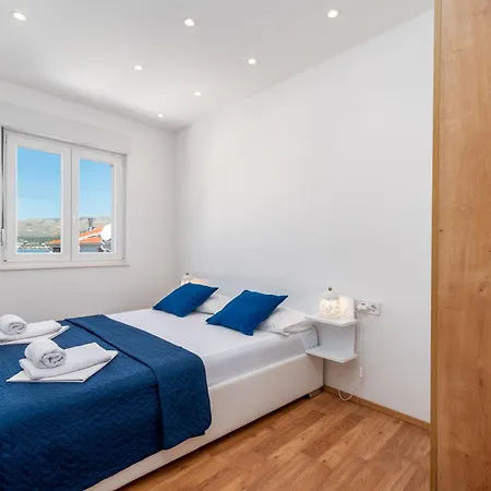 アパート Lotus トロギール