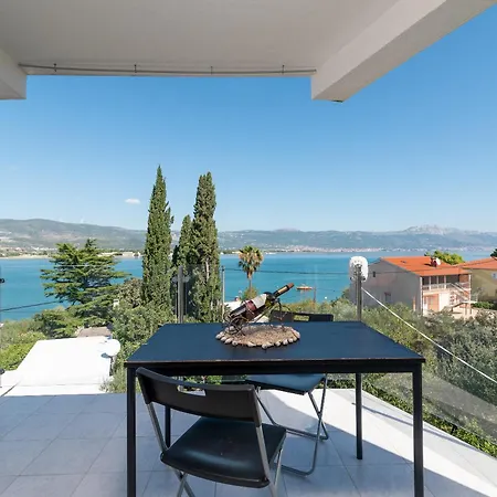 Lotus アパート *