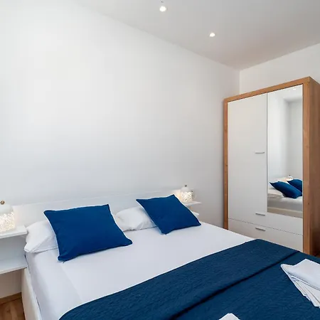 Lotus アパート *